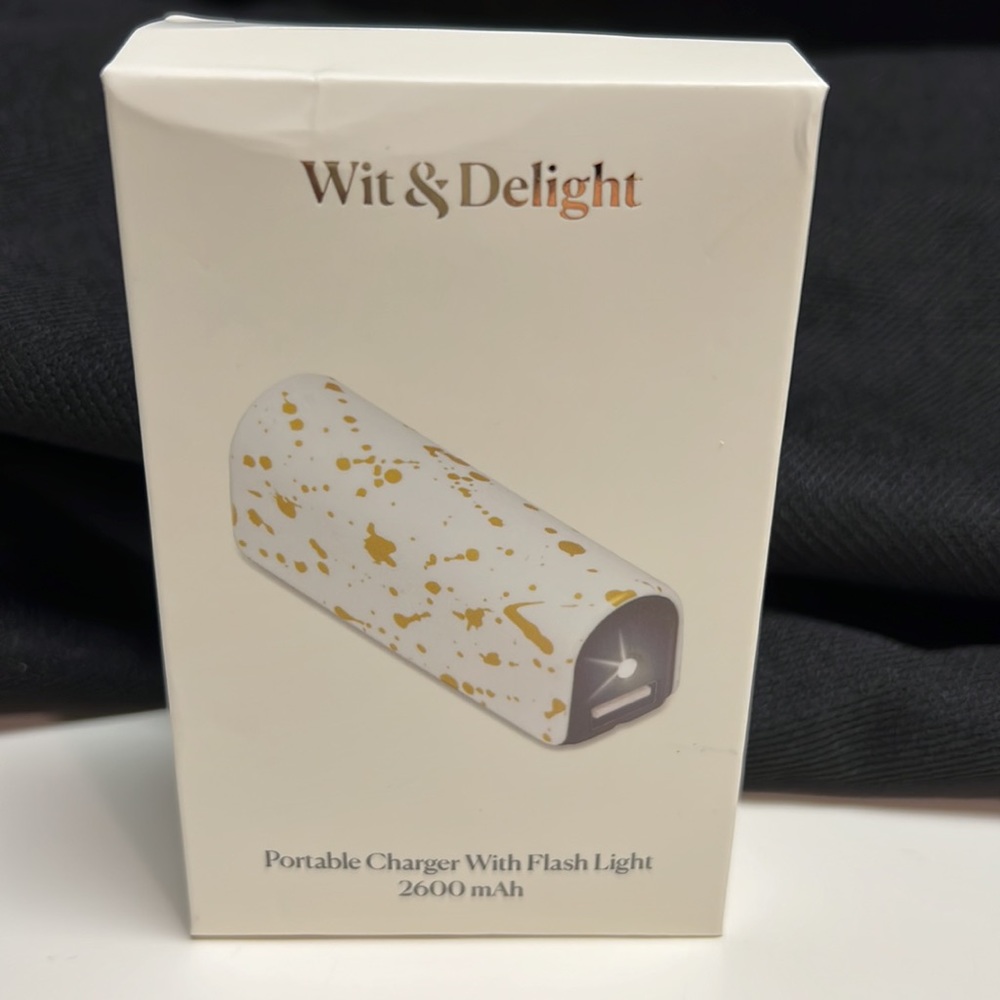 Wit & Delight portable charger with flashlight